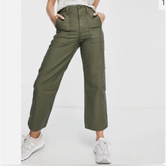 Levi's Denim - Levi’s Cargo Pant style - Size 28 NWOT